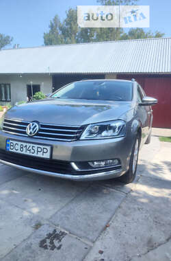 Універсал Volkswagen Passat 2012 в Львові