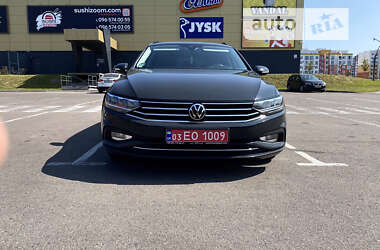 Универсал Volkswagen Passat 2021 в Киеве