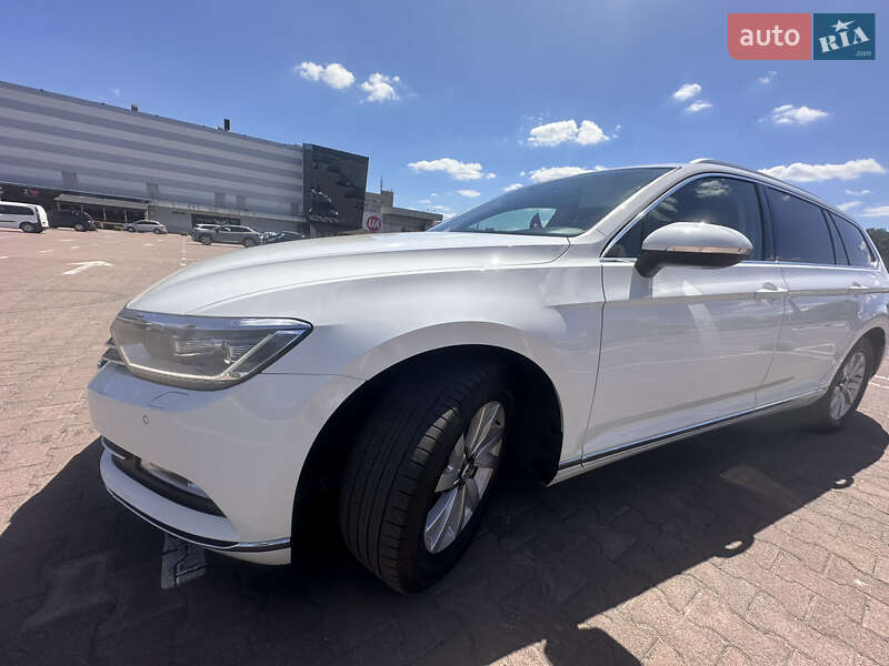 Універсал Volkswagen Passat 2017 в Житомирі