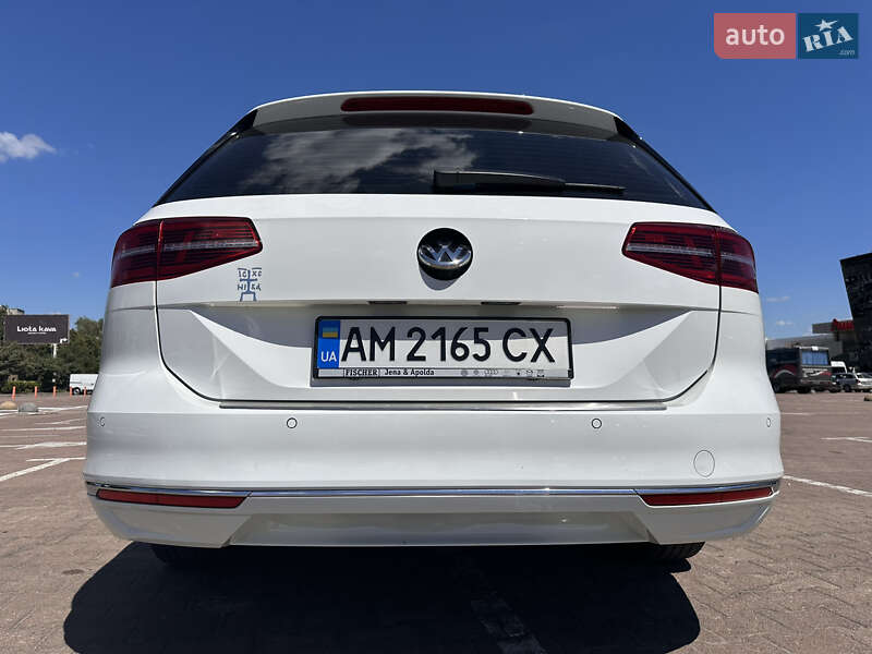 Універсал Volkswagen Passat 2017 в Житомирі