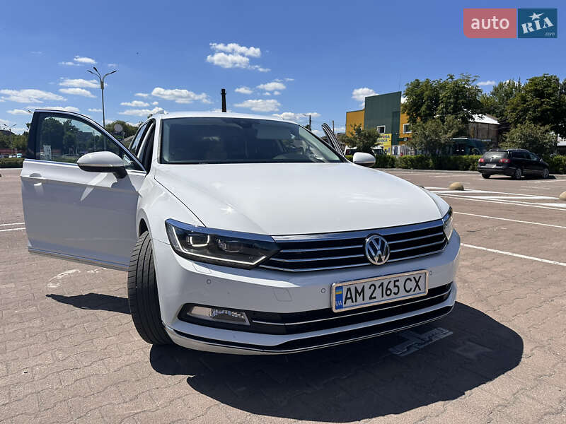 Універсал Volkswagen Passat 2017 в Житомирі