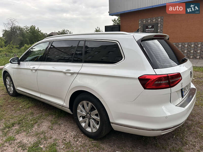Універсал Volkswagen Passat 2017 в Житомирі