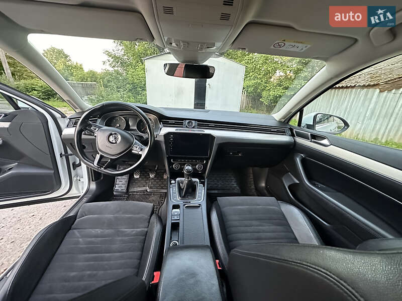 Універсал Volkswagen Passat 2017 в Житомирі