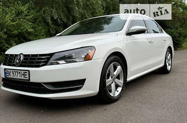 Седан Volkswagen Passat 2012 в Ровно