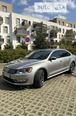 Седан Volkswagen Passat 2012 в Днепре