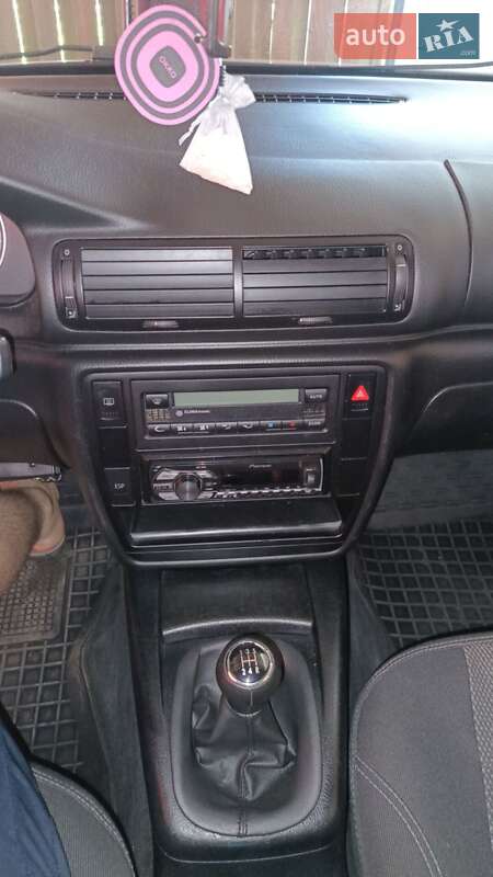 Седан Volkswagen Passat 2001 в Східниці