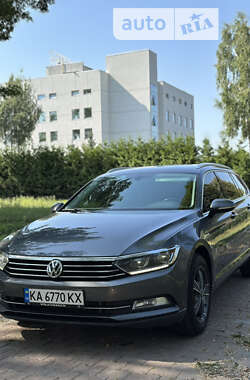 Универсал Volkswagen Passat 2017 в Киеве