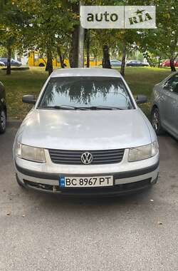 Седан Volkswagen Passat 2000 в Львові