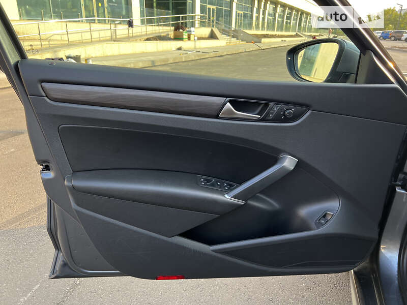 Седан Volkswagen Passat 2020 в Днепре