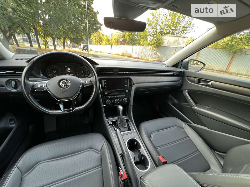 Седан Volkswagen Passat 2020 в Днепре