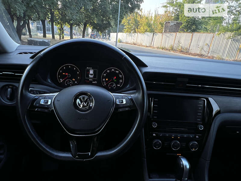 Седан Volkswagen Passat 2020 в Днепре