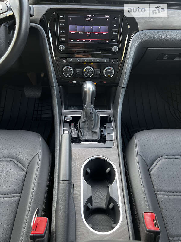 Седан Volkswagen Passat 2020 в Днепре