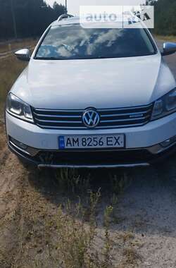 Універсал Volkswagen Passat 2012 в Звягелі