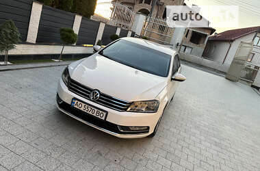 Седан Volkswagen Passat 2012 в Тячеве