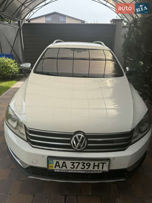 Універсал Volkswagen Passat 2012 в Києві