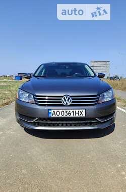 Седан Volkswagen Passat 2012 в Ужгороді