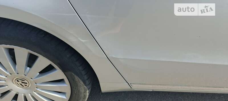 Універсал Volkswagen Passat 2012 в Львові