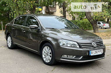 Седан Volkswagen Passat 2012 в Киеве