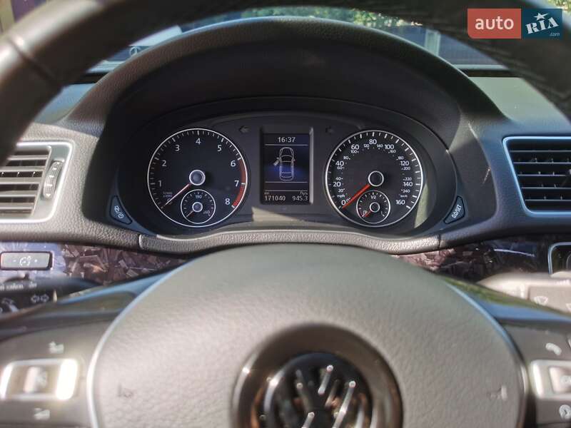 Седан Volkswagen Passat 2013 в Калуші