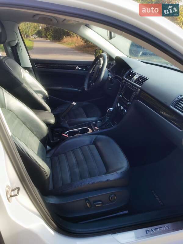 Седан Volkswagen Passat 2013 в Калуші