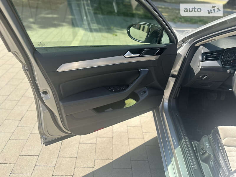 Универсал Volkswagen Passat 2016 в Ужгороде