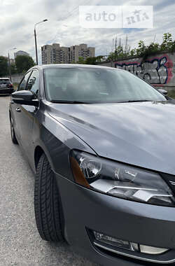 Седан Volkswagen Passat 2012 в Киеве