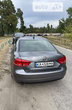 Седан Volkswagen Passat 2012 в Киеве