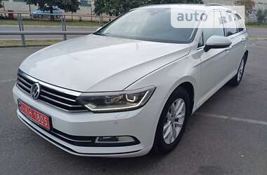 Универсал Volkswagen Passat 2019 в Киеве