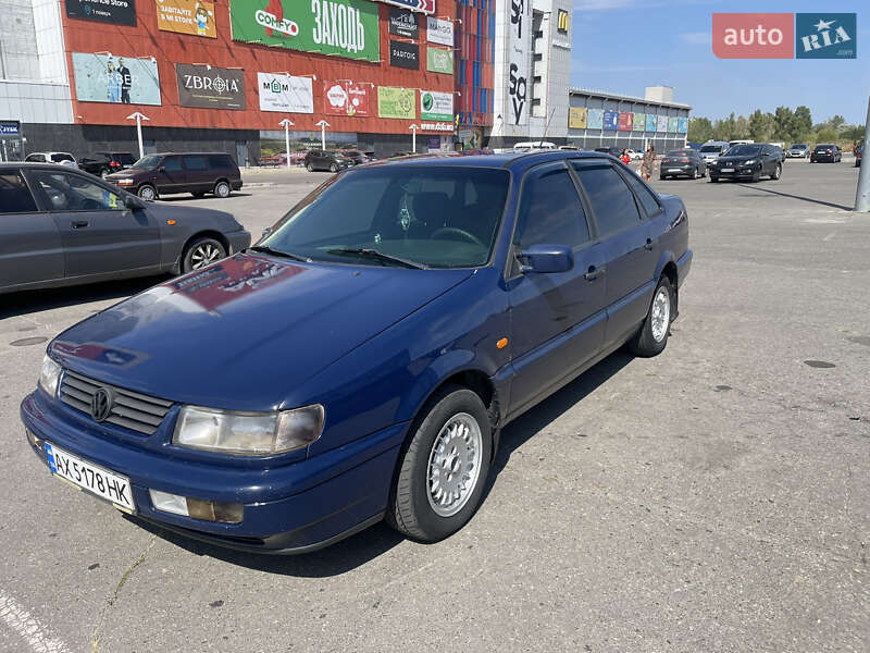 Седан Volkswagen Passat 1996 в Харькове