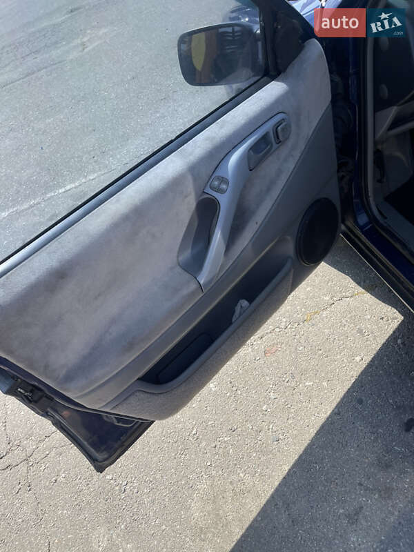 Седан Volkswagen Passat 1996 в Харькове