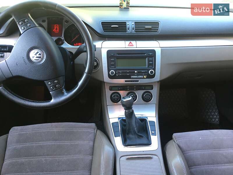 Универсал Volkswagen Passat 2006 в Хусте