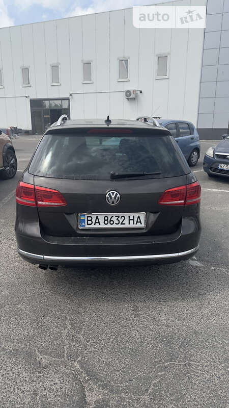 Універсал Volkswagen Passat 2013 в Львові