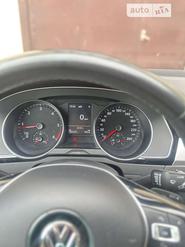 Універсал Volkswagen Passat 2017 в Волочиську