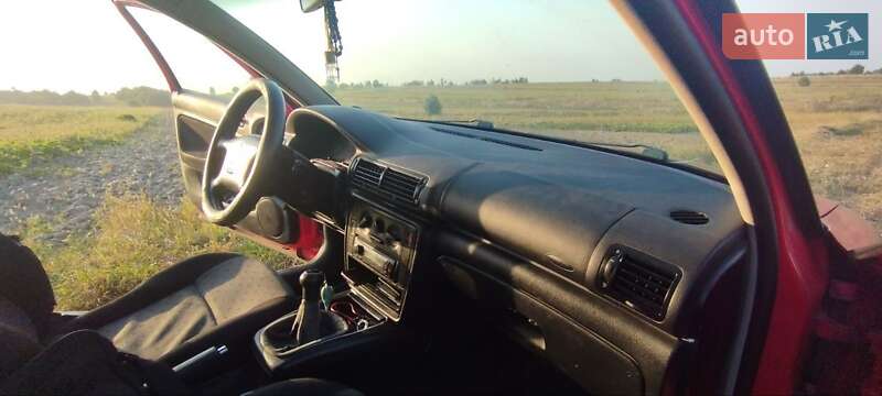 Универсал Volkswagen Passat 2000 в Костополе