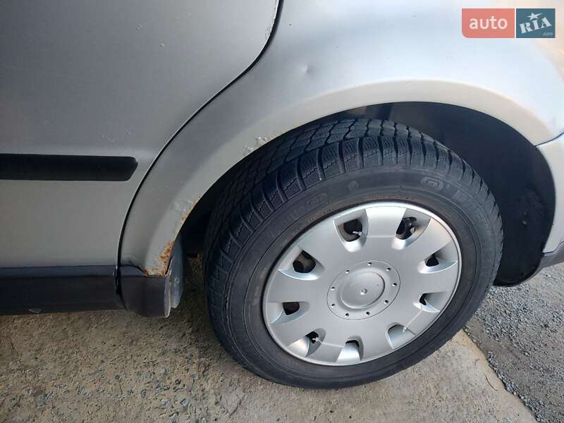 Универсал Volkswagen Passat 2001 в Любашевке