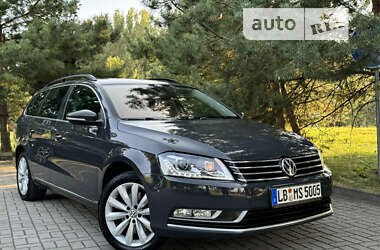 Універсал Volkswagen Passat 2012 в Дрогобичі