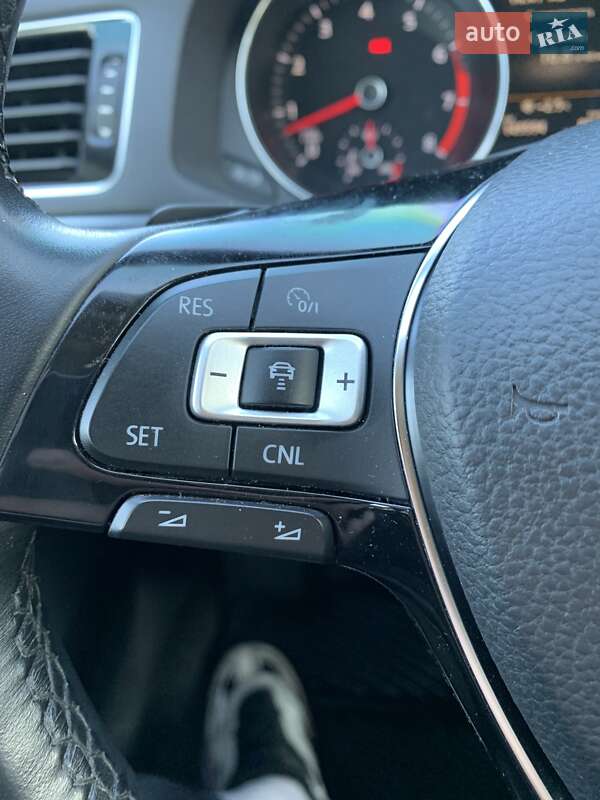 Седан Volkswagen Passat 2016 в Днепре