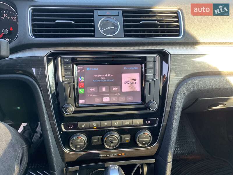 Седан Volkswagen Passat 2016 в Днепре