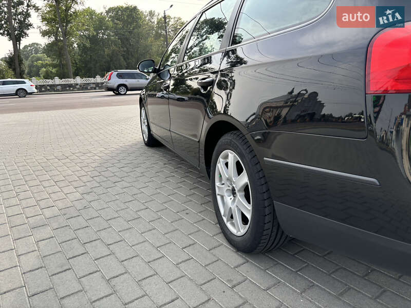 Универсал Volkswagen Passat 2008 в Житомире
