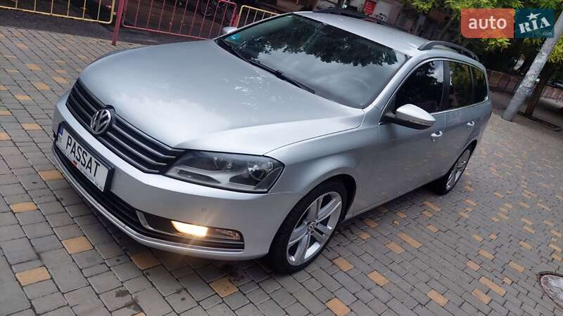 Універсал Volkswagen Passat 2013 в Одесі