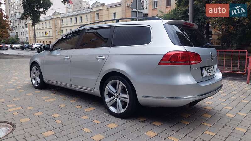 Універсал Volkswagen Passat 2013 в Одесі