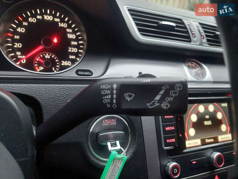 Універсал Volkswagen Passat 2013 в Одесі