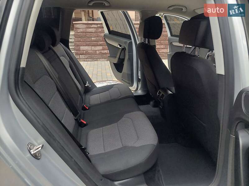 Універсал Volkswagen Passat 2013 в Одесі
