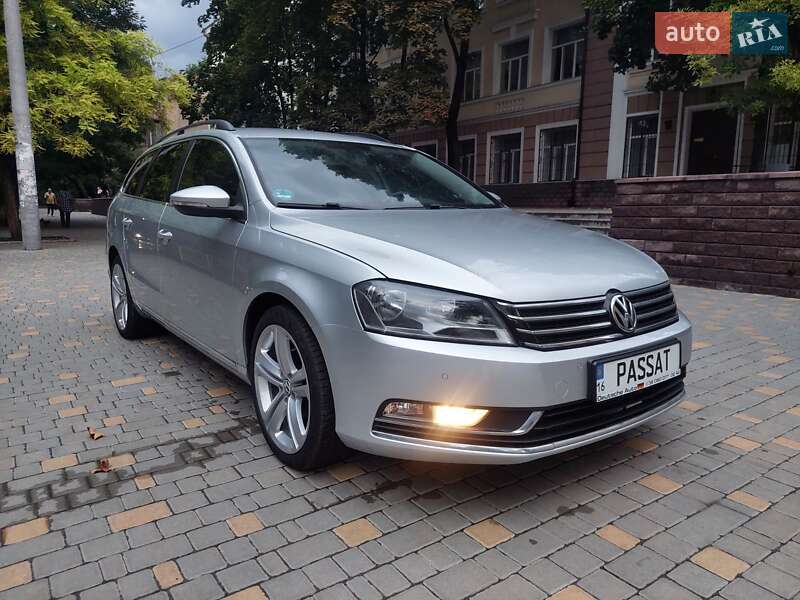 Універсал Volkswagen Passat 2013 в Одесі