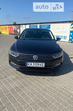 Седан Volkswagen Passat 2016 в Ирпене