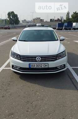 Седан Volkswagen Passat 2015 в Києві