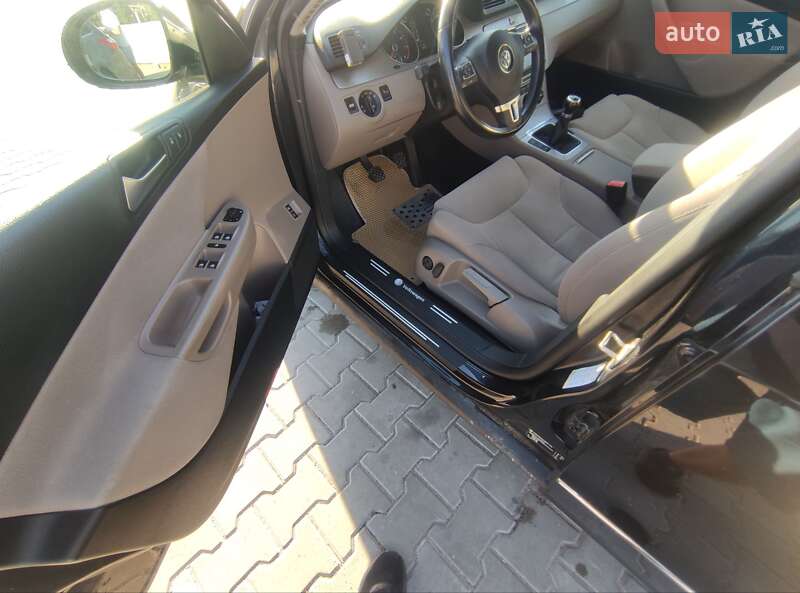Універсал Volkswagen Passat 2009 в Старокостянтинові