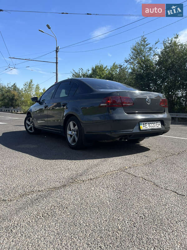 Седан Volkswagen Passat 2012 в Дніпрі