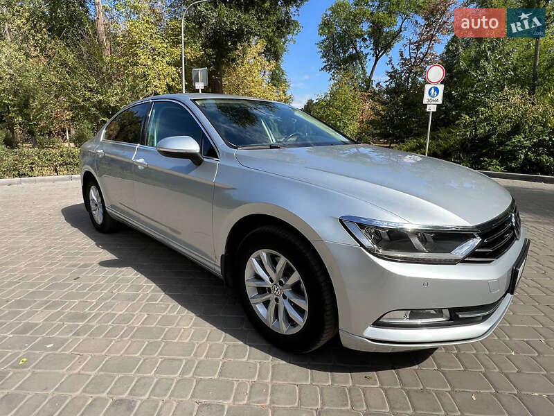 Седан Volkswagen Passat 2018 в Кривом Роге