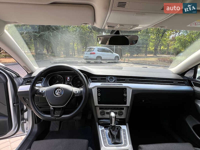 Седан Volkswagen Passat 2018 в Кривом Роге